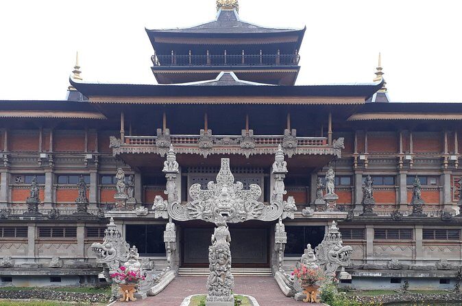 Private tour with lunch: Jakarta to miniature park of indonesia - FAQ