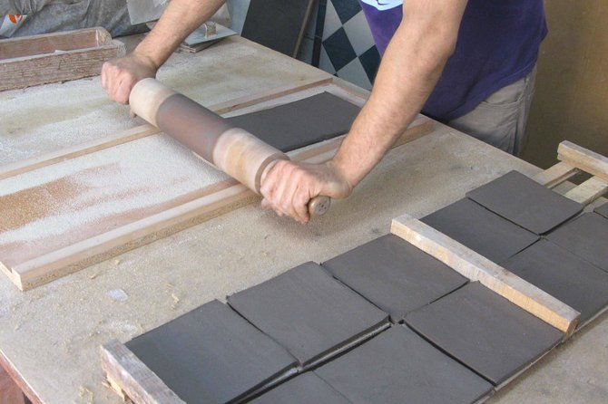 private-tour-with-tiles-workshop-and-national-tile-museum-visit