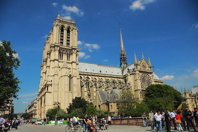 private-tourist-guide-in-paris-book-your-official-guide