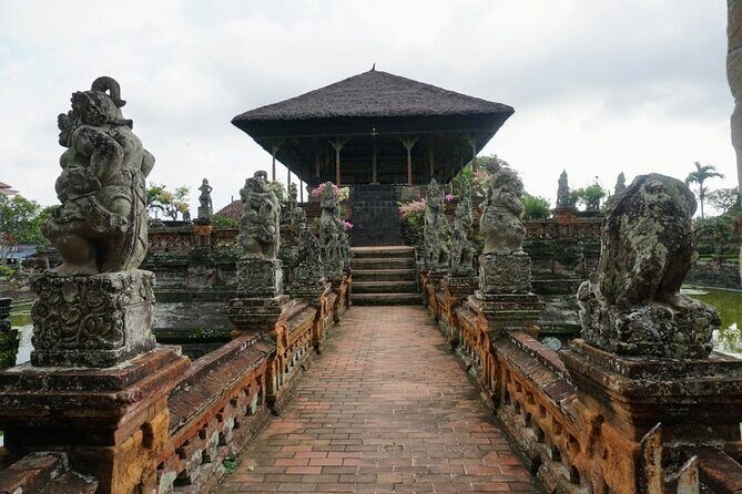 Private Tours East Of Bali Kertagosa And Goa Lawah Temple - Key Points
