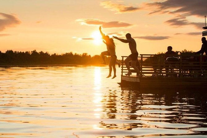 private-traditional-lakeside-sauna-with-midnight-sun