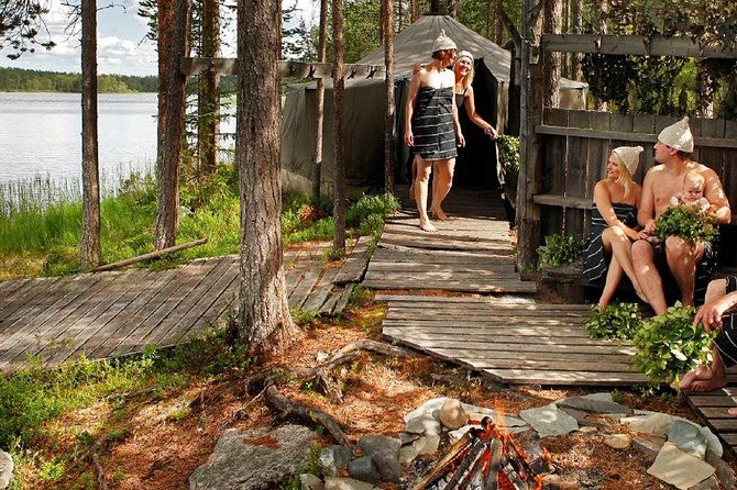 private-traditional-lakeside-sauna-with-midnight-sun