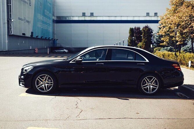 Private Transfer: Cape Town to CPT Airport in Business Car - Introduction: A Smooth Ride to Your Flight in Style