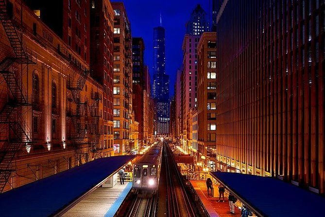 private-transfer-chicago-to-chicago-airport-by-luxury-car-or-suv