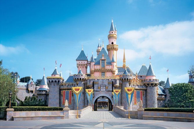 private-transfer-disneyland-to-paris-airport-cdg-by-luxury-van