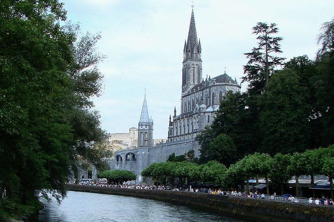 private-transfer-from-barcelona-to-lourdes-in-france