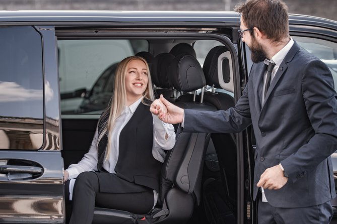 private-transfer-from-bru-airport-to-bruges-with-mercedes-v-class-7-pax