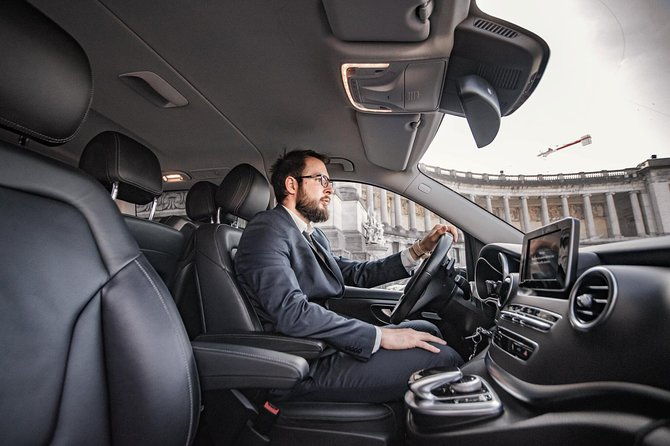 private-transfer-from-bru-airport-to-bruges-with-mercedes-v-class-7-pax