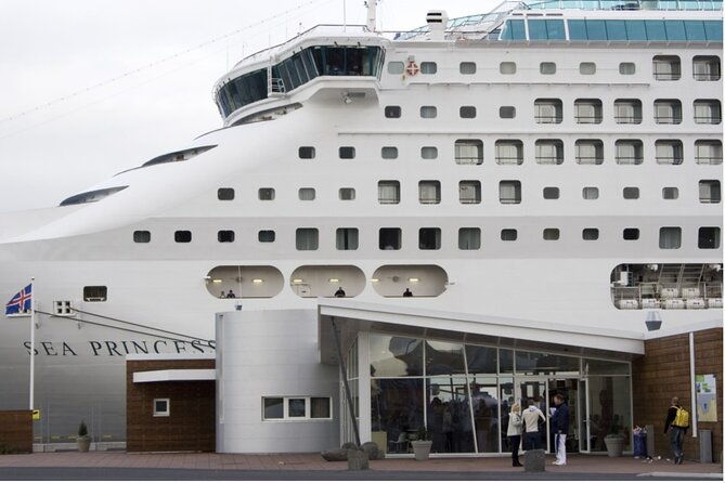 private-transfer-from-cruise-ship-port-to-keflavik-int-airport-2