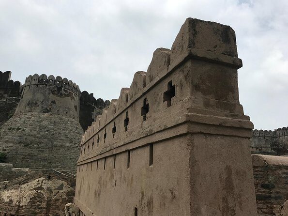 Private Transfer from Jaipur to Udaipur with Kumbhalgarh Fort - FAQ