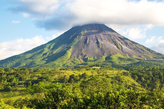 private-transfer-from-la-fortuna-to-juan-santa-maria-airport
