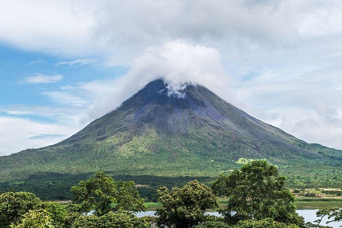 private-transfer-from-la-fortuna-to-liberia-intl-airport-lir-area