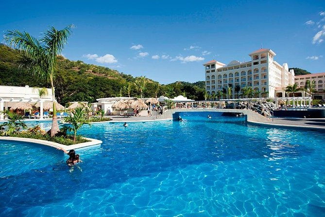 private-transfer-from-liberia-airport-to-riu-palace-guanacaste