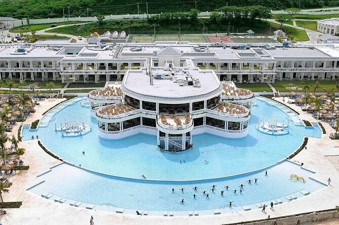 private-transfer-from-mbj-airport-to-grand-palladium-hotel