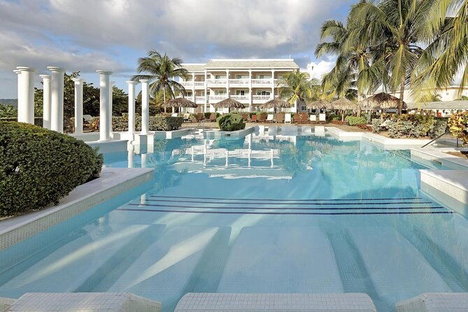 private-transfer-from-mbj-airport-to-grand-palladium-hotel