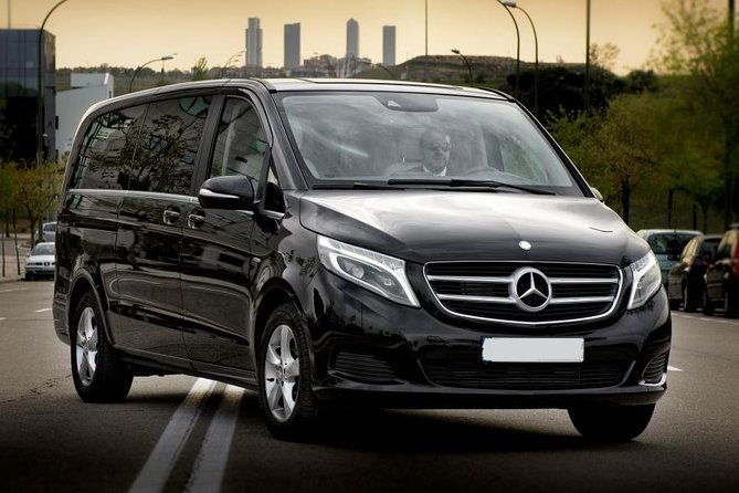 private-transfer-from-munich-airport-to-munich-city-by-luxury-van