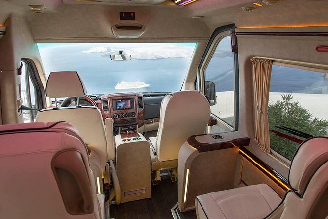 private-transfer-from-or-to-santorini-airport-port-hotel