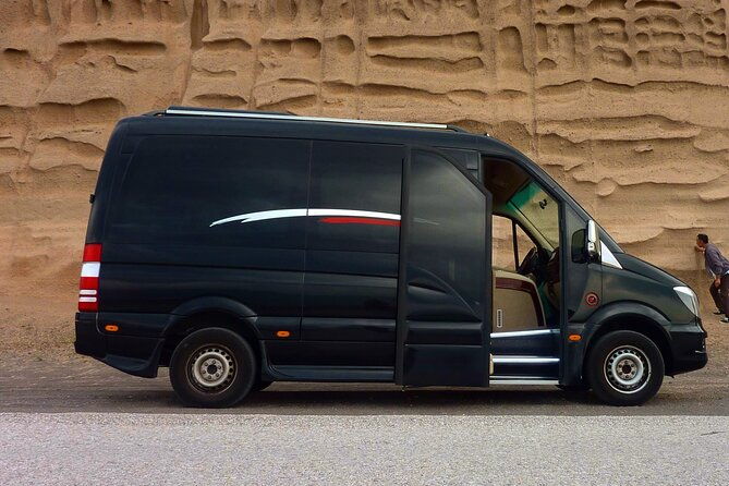 private-transfer-from-or-to-santorini-airport-port-hotel