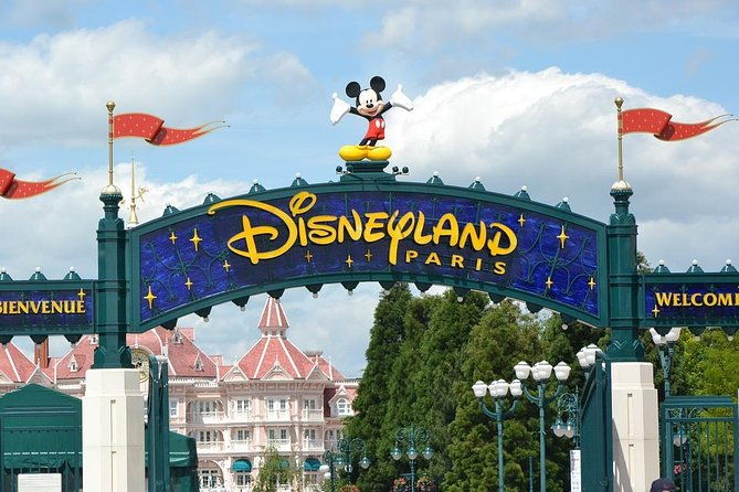 private-transfer-from-paris-city-to-disneyland-paris-by-minivan