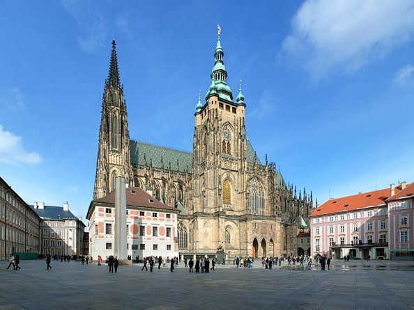 private-transfer-from-passau-to-prague-with-stopover-in-cesky-krumlov