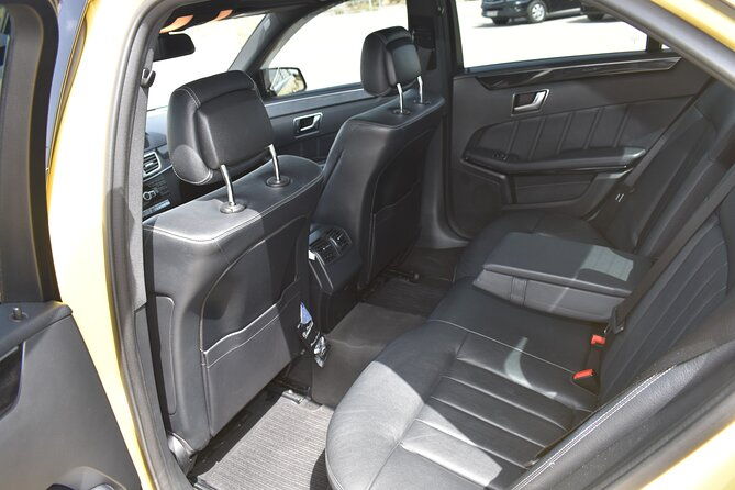 private-transfer-from-piraeus-port-to-athens-city-hotels-apartments