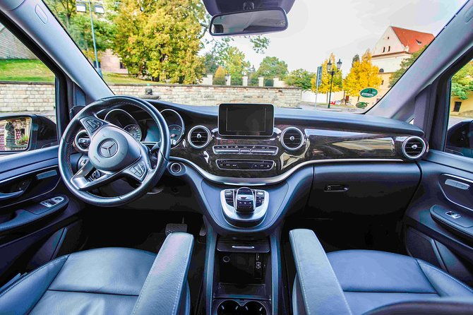 private-transfer-from-prague-to-vienna-via-cesky-krumlov