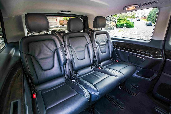 private-transfer-from-prague-to-vienna-via-cesky-krumlov