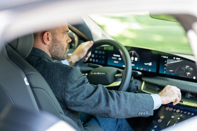 private-transfer-from-rafael-nunez-airport-to-your-hotel