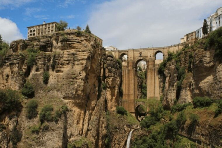 private-transfer-from-sevilla-to-granada-stopping-in-ronda-2