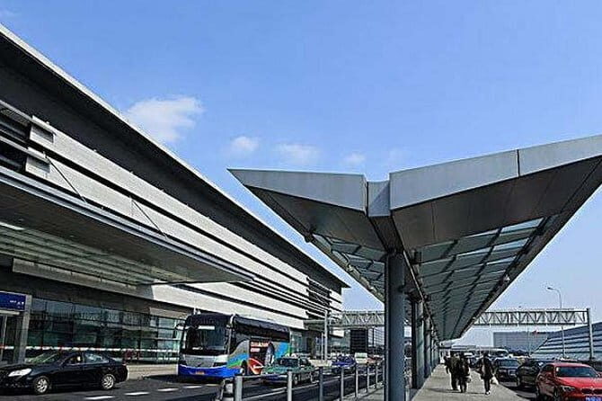 Private Transfer from Shanghai Hongqiao Railway Station to City Center - The Vehicle and Comfort