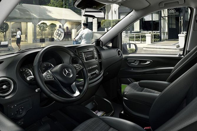 private-transfer-from-to-athens-airport-hotel-in-athens