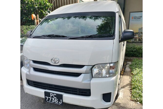 Private Transfer from/to Changi Airport and Singapore Hotels - The Vehicle and Capacity
