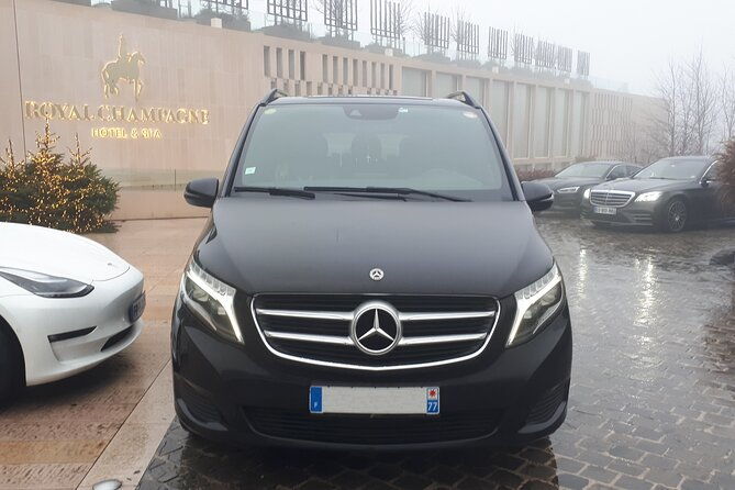 private-transfer-from-versailles-to-cdg-ory-airport-or-paris