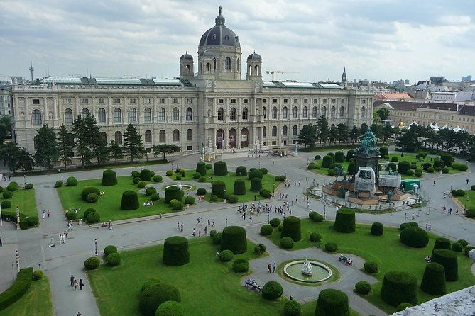 private-transfer-from-warsaw-to-vienna-with-2h-of-sightseeing