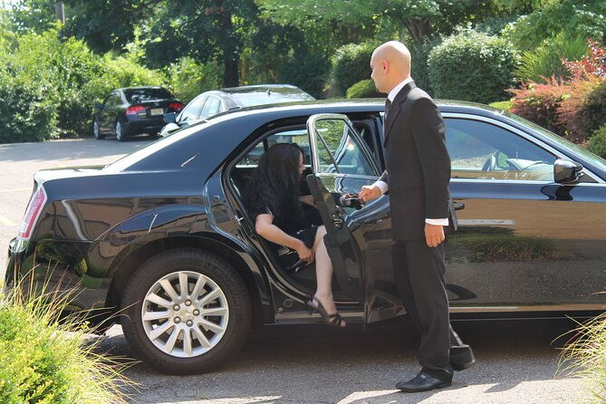 private-transfer-in-a-luxury-vehicle-to-and-from-msy-airport