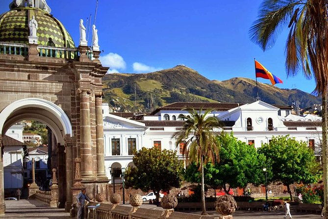 private-transfer-in-from-to-the-international-airport-mariscal-sucre-to-quito