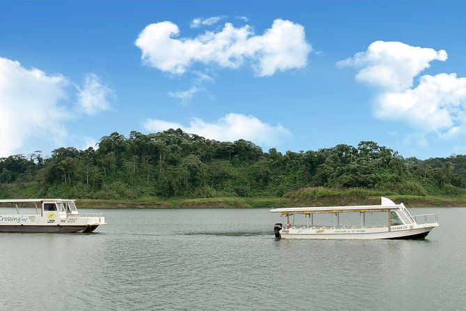 private-transfer-lake-crossing-from-arenal-to-monteverde-from-1-to-6-passengers