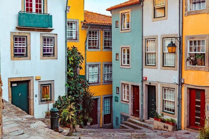 private-transfer-lisbon-to-porto-stop-at-obidos-nazare-and-aveiro