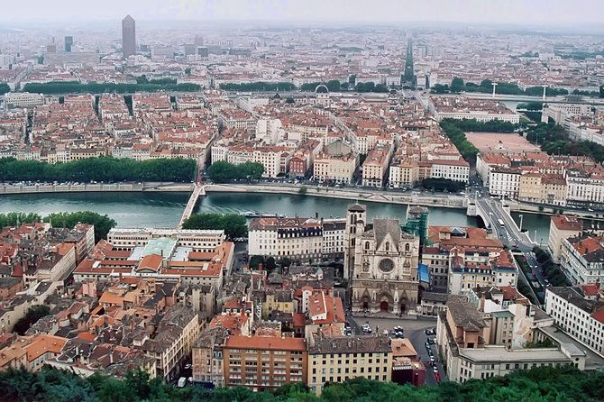 private-transfer-lyon-airport-lys-to-lyon-city-in-luxury-van