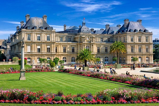 private-transfer-paris-city-to-paris-airport-cdg-by-two-vans