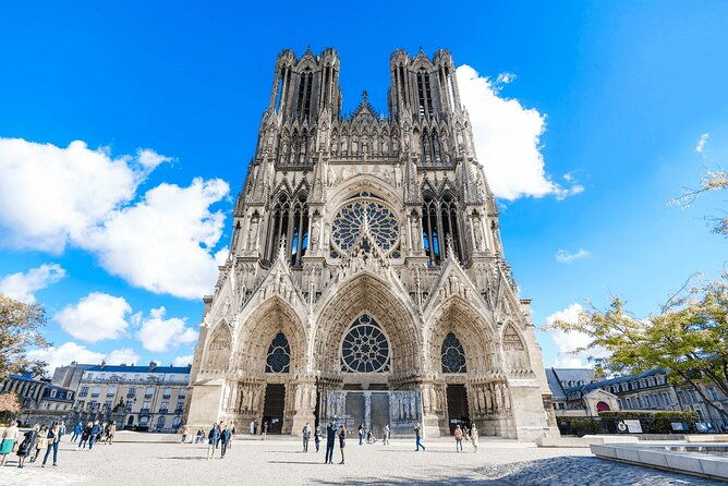 private-transfer-reims-champagne-to-paris-airport-cdg-by-van