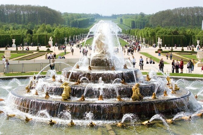 private-transfer-versailles-to-paris-airport-cdg-by-luxury-van