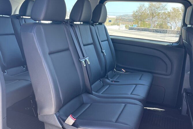 private-transfers-to-and-from-santorini-airport-port-to-oia
