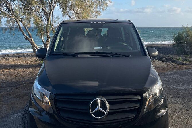 private-transfers-to-and-from-santorini-airport-port-to-oia