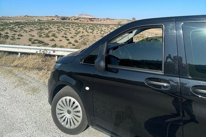 private-transfers-to-and-from-santorini-airport-port-to-oia