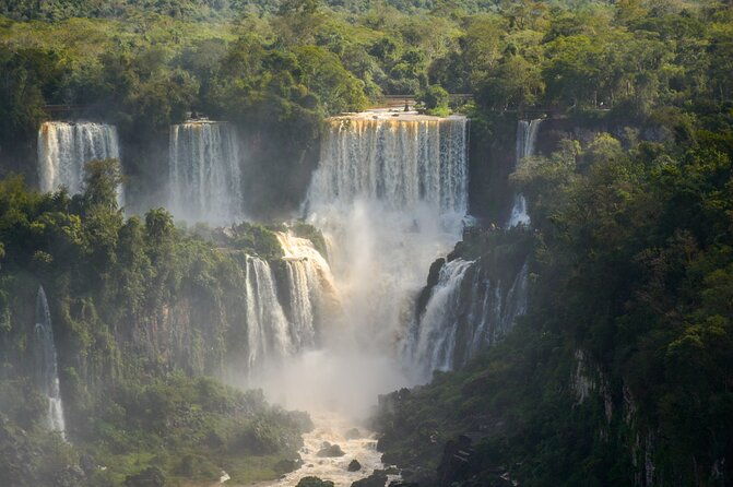 private-transport-with-guide-to-the-falls-on-the-argentinean-side