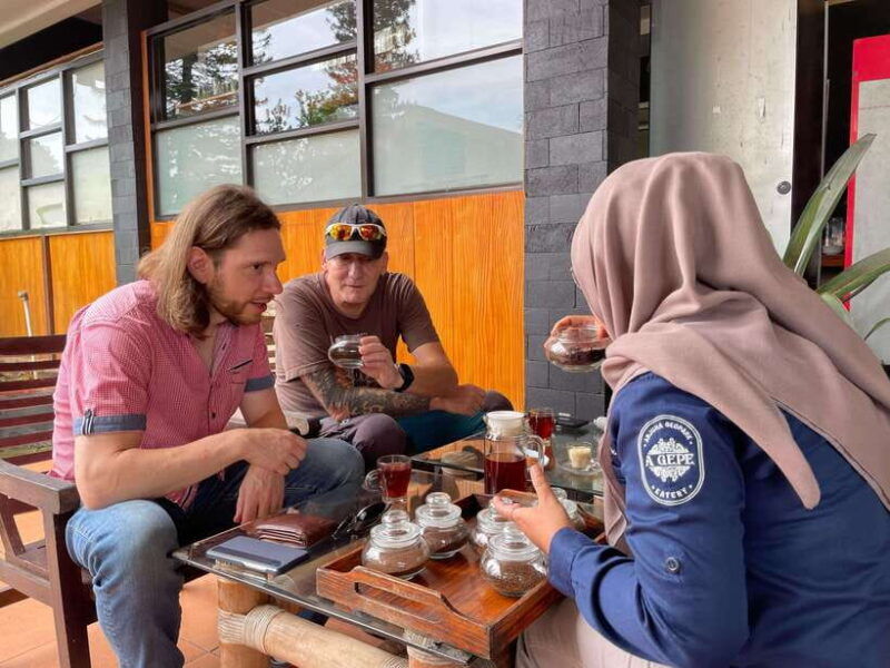 private-trip-malang-surabaya-tour-tea-plantation-wonosari