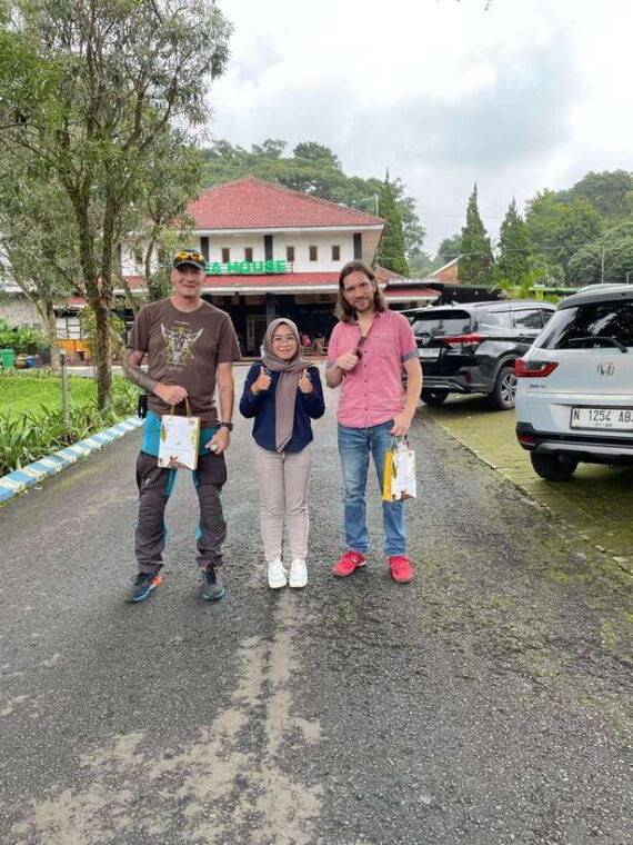 private-trip-malang-surabaya-tour-tea-plantation-wonosari