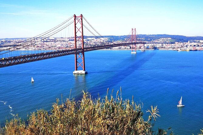 private-trip-to-arrabida-natural-park-palmela-castle-and-setubal