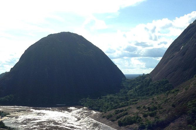private-trip-to-cerros-de-mavecure-route-of-the-chili-fluvial-star-of-the-south